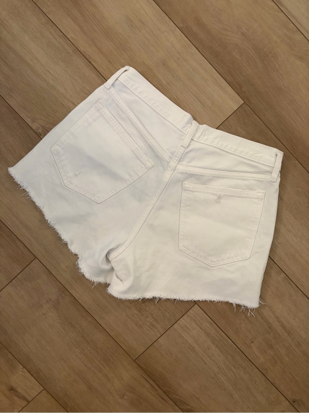Abercrombie Boyfriend Shorts - White Distressed - Picture 2 of 3